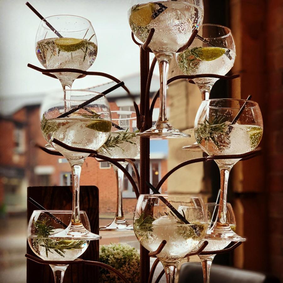 The Wheatsheaf Hotel, Sandbach Esterno foto A gin and tonic tree