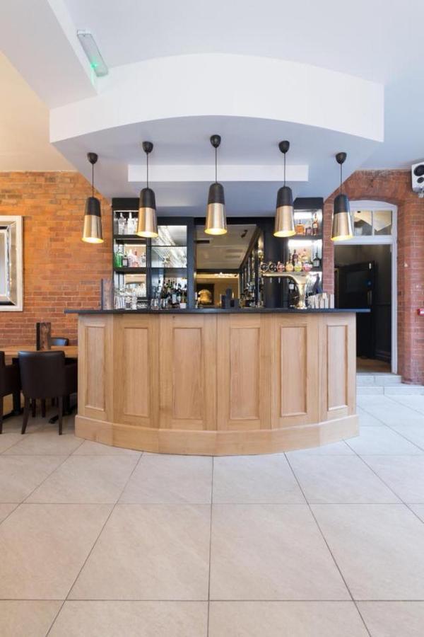 The Wheatsheaf Hotel, Sandbach Esterno foto The bar at the restaurant